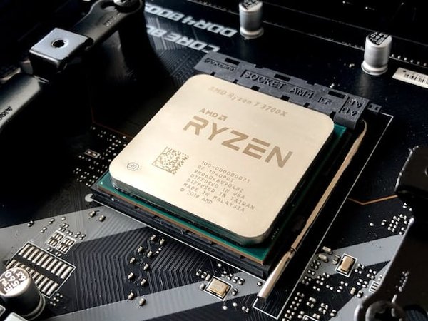 Quelles sont les meilleures méthodes pour tester la stabilité des overclocks CPU et GPU ?